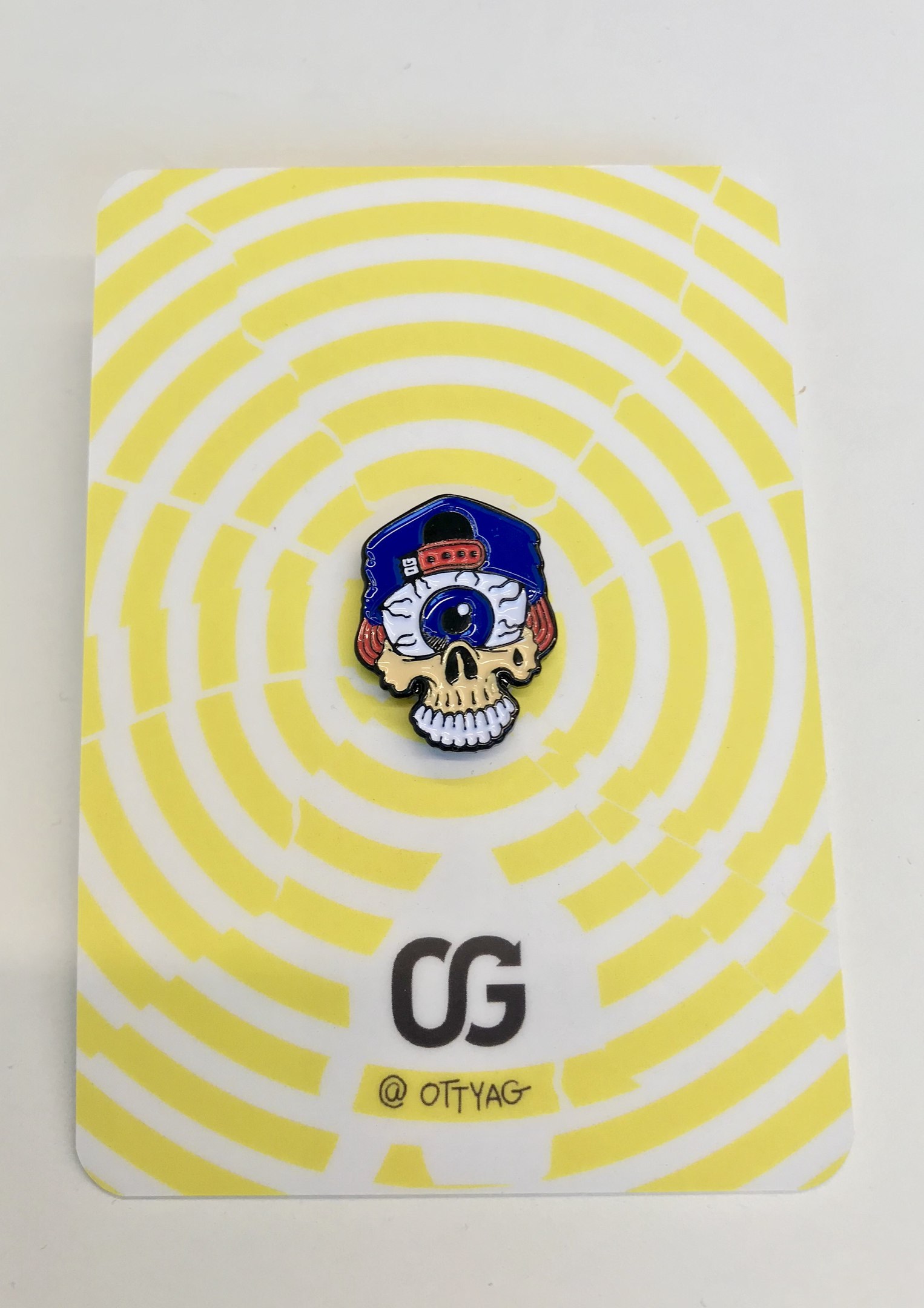 Skull pin